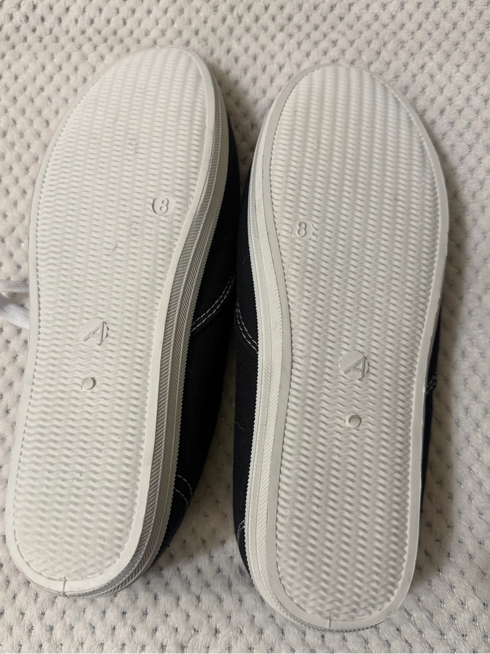 Ardene Black Canvas Lace-Up Women's Sneakers with White Laces - brand new - Picture 3 of 3